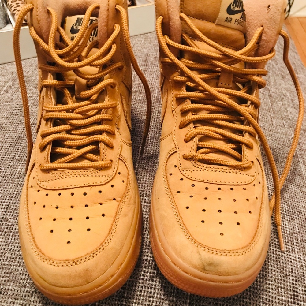 Nike AIR FORCE 1 HI TOPs